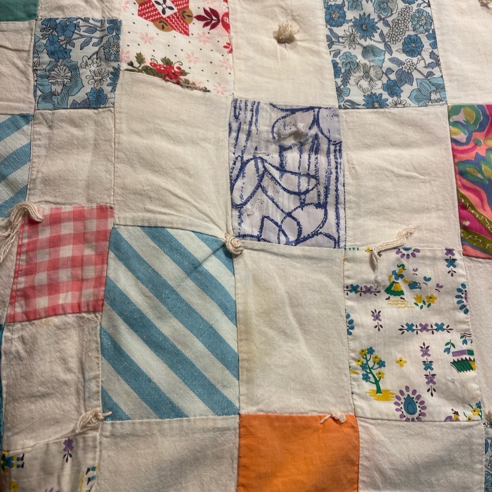 Patchwork Quilt with Multicolor Design - Picture 4 of 14